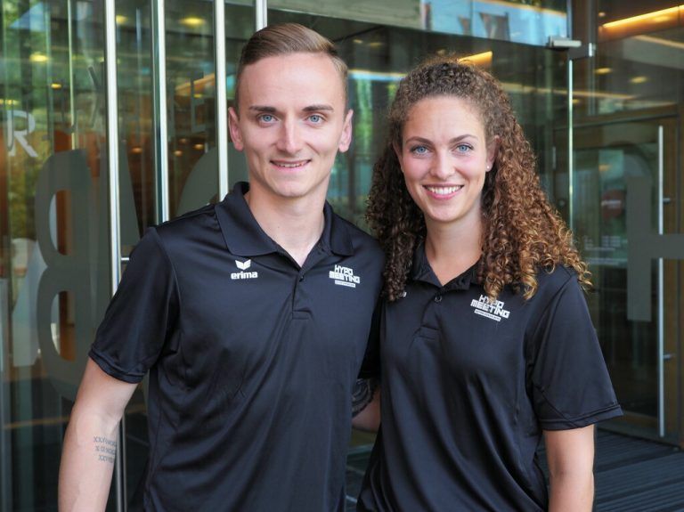 Jugendmoderatoren Sebastian Halder und Sophie Hotz.