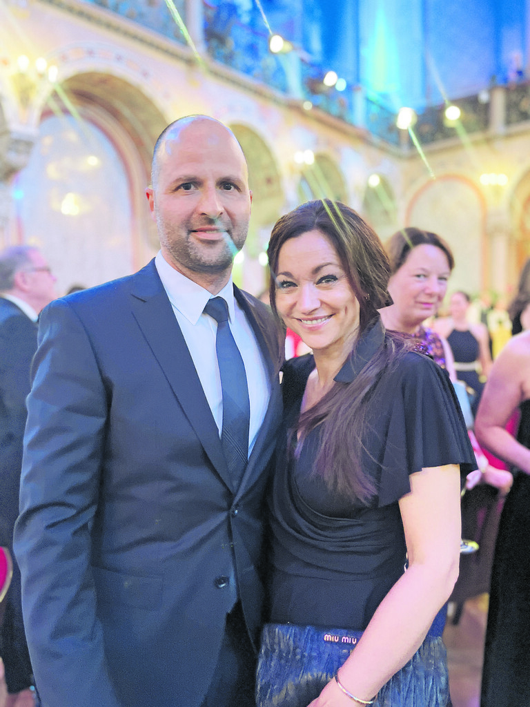 Marco Tittler (l.) reiste mit Partnerin Simone Kruzliak zur Ballnacht nach Wien.