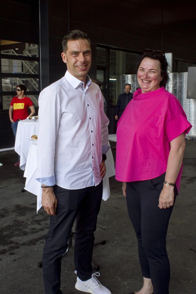 Martin Schmid (Montfort Kunststofftechnik) und Claudia Feurstein (Blum).