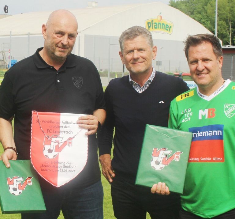 Norbert Heimpel (l.) und Harald Jussel mit VFV-Präsident Horst Lumper.