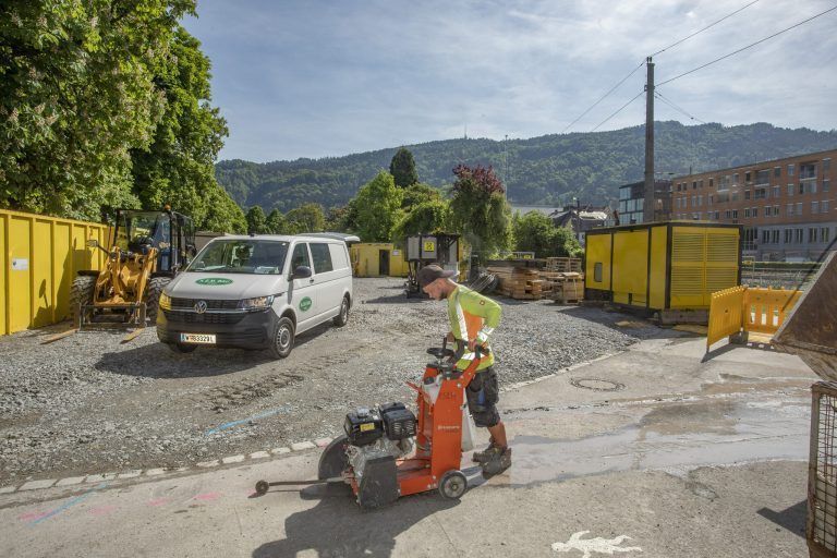 Yannic Laub ist mit großem Gerät im Einsatz. 
