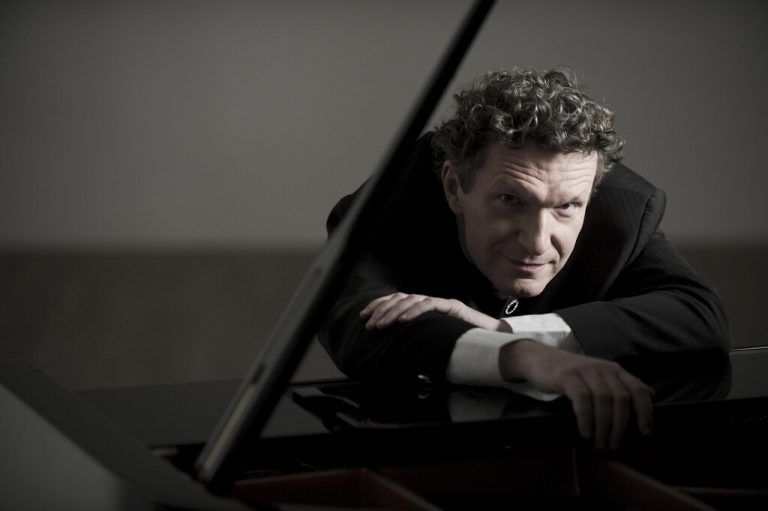 Pianist Markus Schirmer (Bild) und Violonist Jevgēnijs Čepoveckis spenden ihr Gage an Kultur.LEBEN“. jungwirth