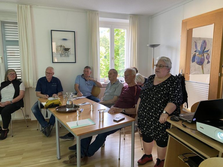 Ursula Simmerle von der Interessensgemeinschaft Ahnenforschung im Ländle gab den Teilnehmer Einblicke in die Möglichkeiten seinen Wurzeln nachzuspüren. Domino