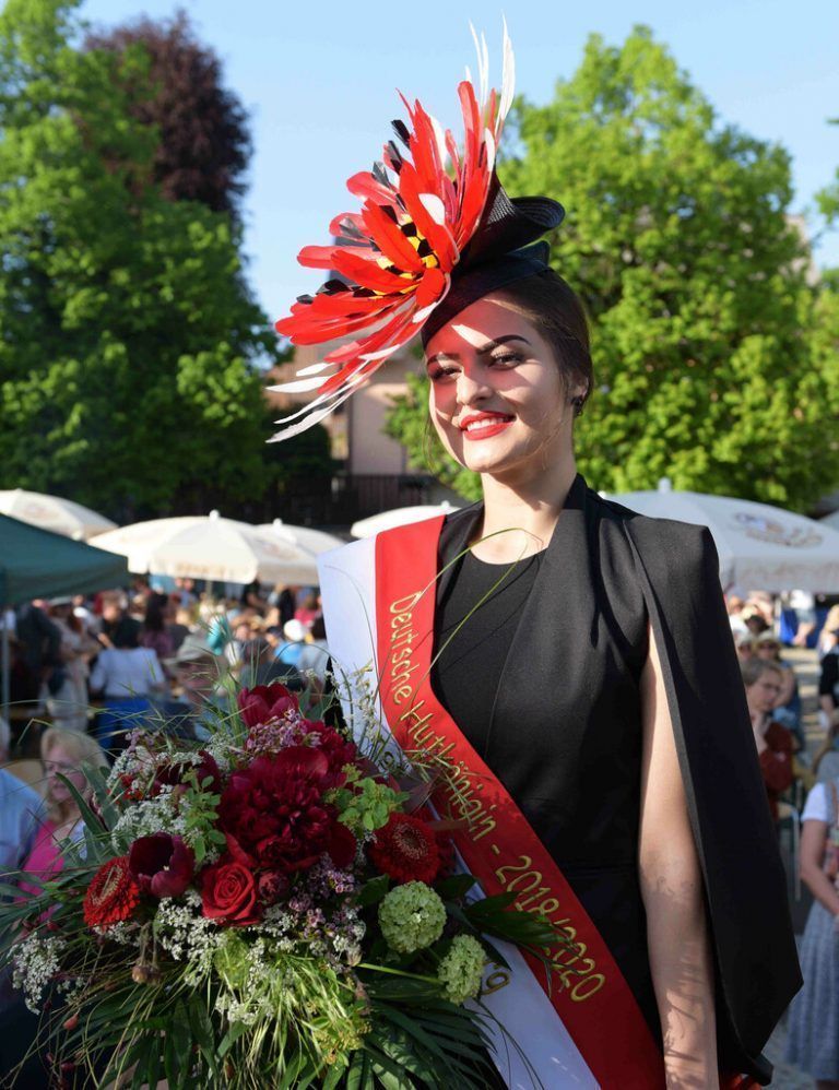 Vanessa Höss aus Lindenberg wurde 2018 zur Hutkönigin gekrönt.lindenberg