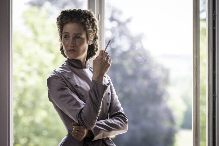 Vicky Krieps im Film „Corsage“ von Marie Kreutzer. apa