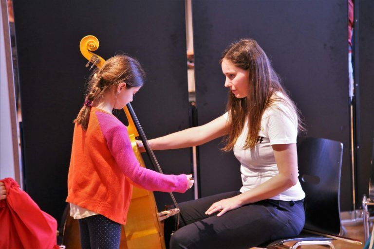 Beim Klangfest am vergangenen Wochenende hatte man die Gelegenheit, sich die verschiedenen Instrumente einmal genauer anzusehen und auch auszuprobieren.