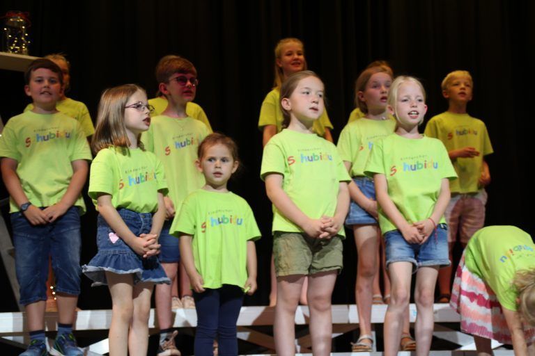 Auch der Kinderchor "Schubidu" gab ein paar seiner Stücke zum Besten.