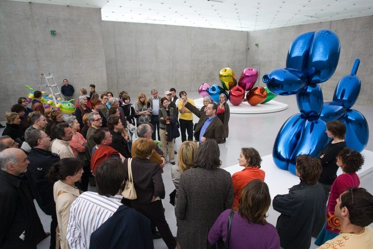Andrang bei der Ausstellung mit Arbeiten von Jeff Koons.  <span class="copyright">KUB/Kuzmanovic</span>