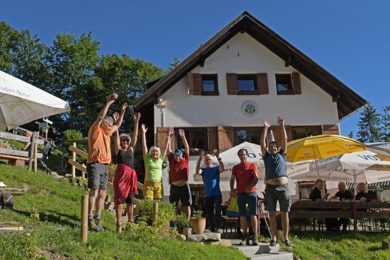 Hoch über Amerlügen wurde am vergangenen Wochenende Hüttengeburtstag gefeiert. <span class="copyright">Naturfreunde/Thomas Büchel (4)</span>