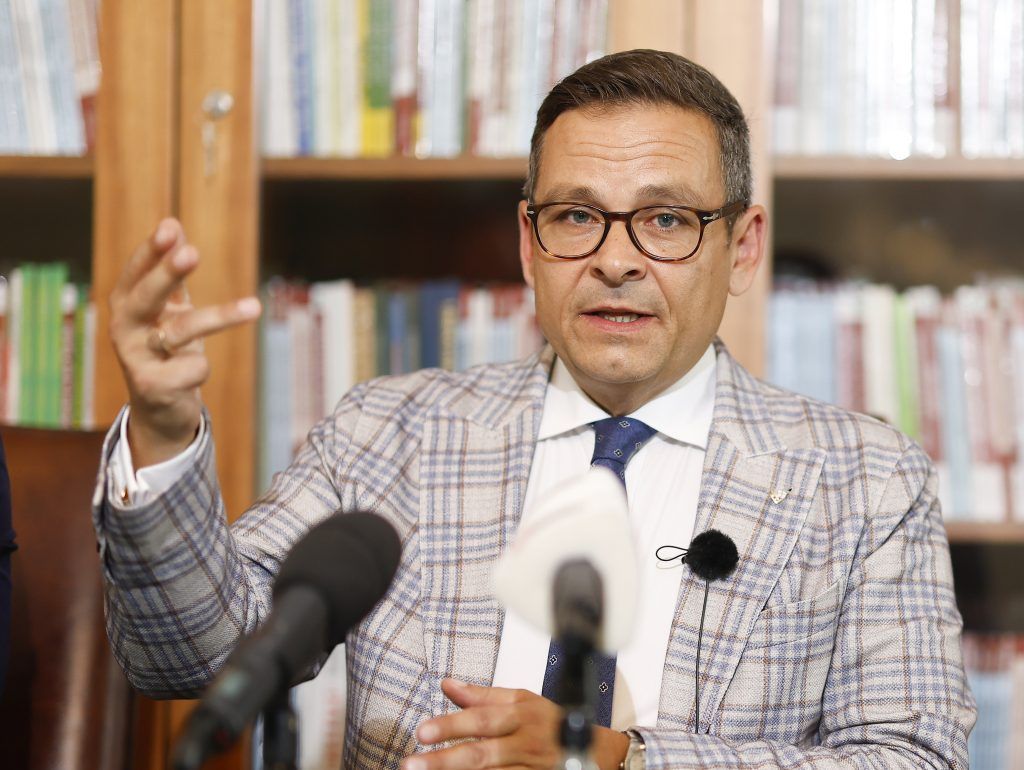 Grosz kandidiert für die Hofburg
