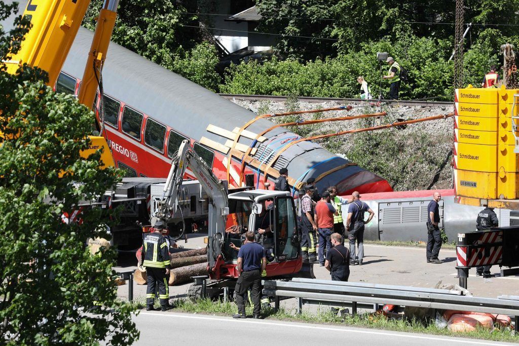 Fünf Tote nach Zugsunglück in Oberbayern