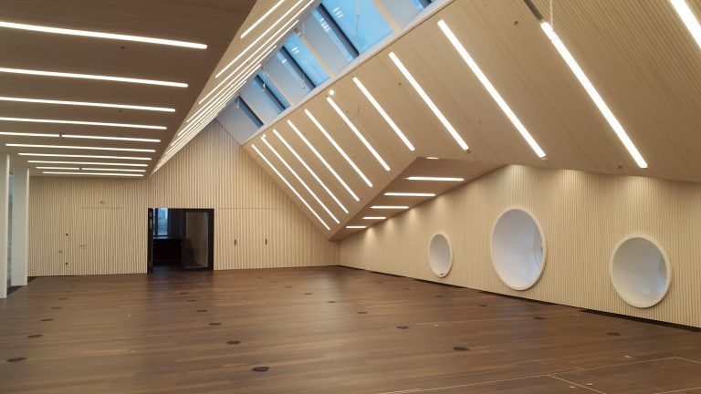 Ein Referenzprojekt des Dornbirner Unternehmens: Die Akustikdecke  mit Kühlung und die Wandverkleidungen des Projekts Post am Rochus in Wien. Fa