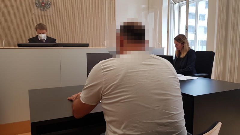 Wie ein Tankstellenmitarbeiter gebrauchte Schweizer Vignetten verkaufte