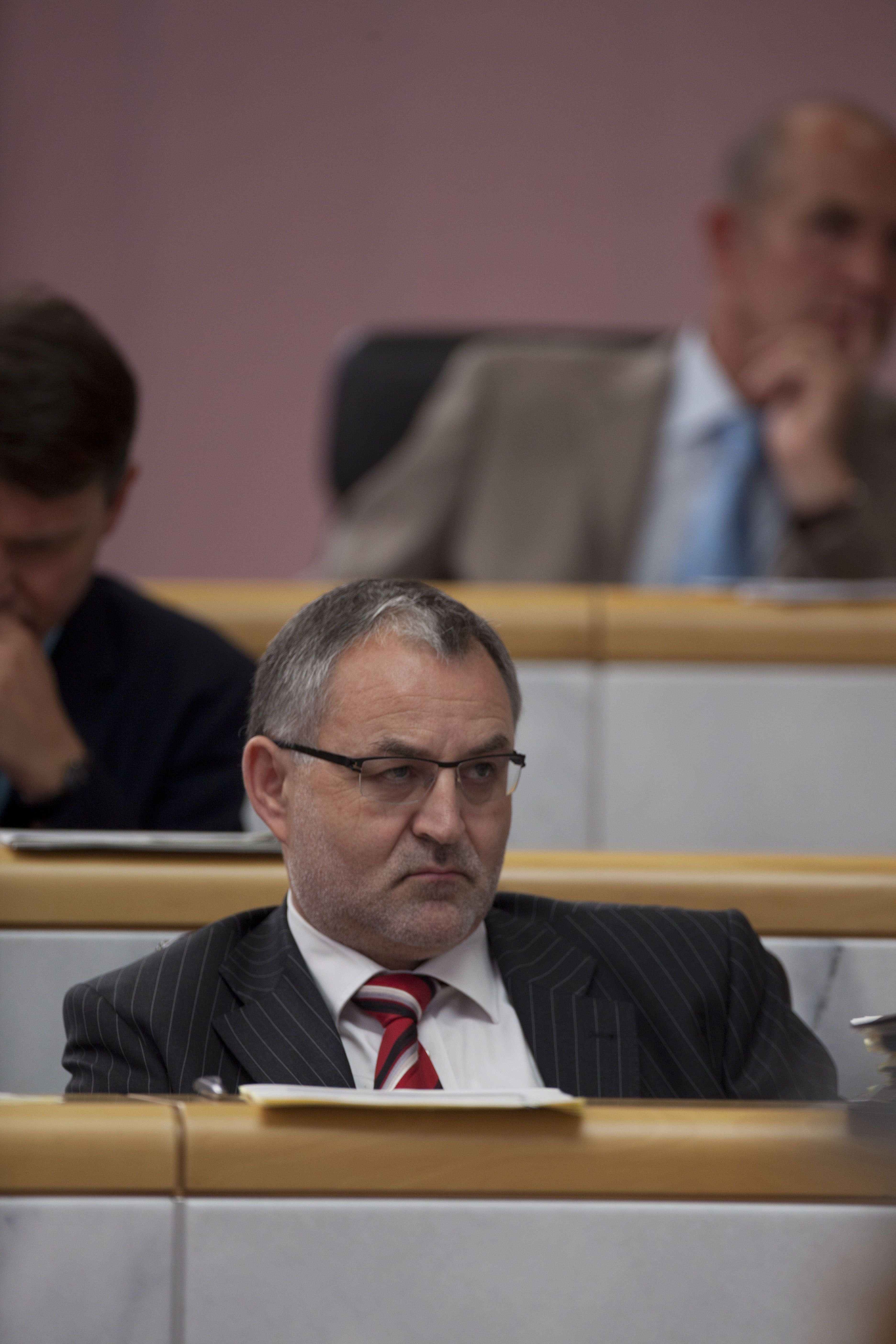 Rainer Gögele vor zehn Jahren im Landtag. Der Ex-ÖVP-Klubobmann und Gesundheitslandesrat wirkte oft angespannt. <span class="copyright">VN/Hartinger</span>