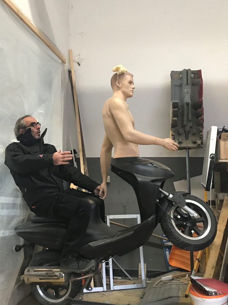 Adlassniggs neuestes Projekt: Seine Interpretation eines Zentaur, angepasst an die heutige Zeit.