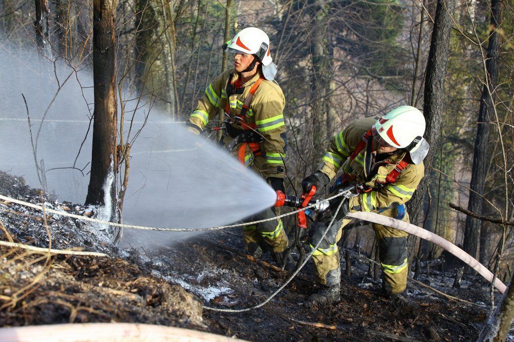 Harte Handarbeit für Feuerwehr im Brandnertal