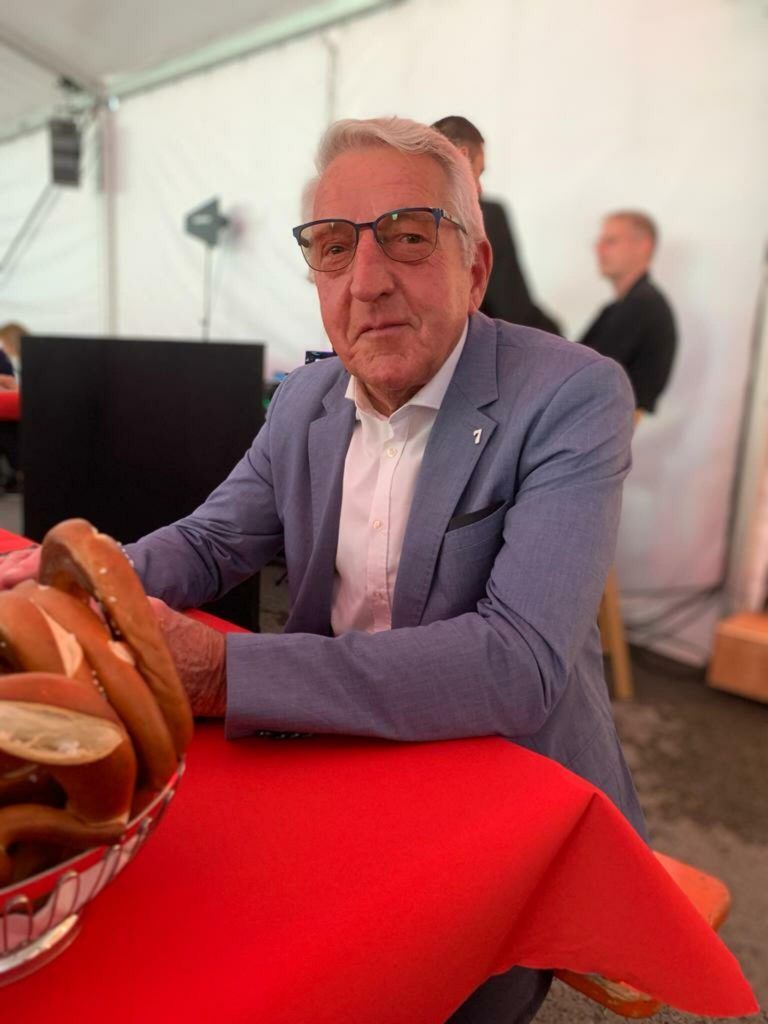 Umfrage; JHV; Themen in den VN; Ferdinand Schmedler