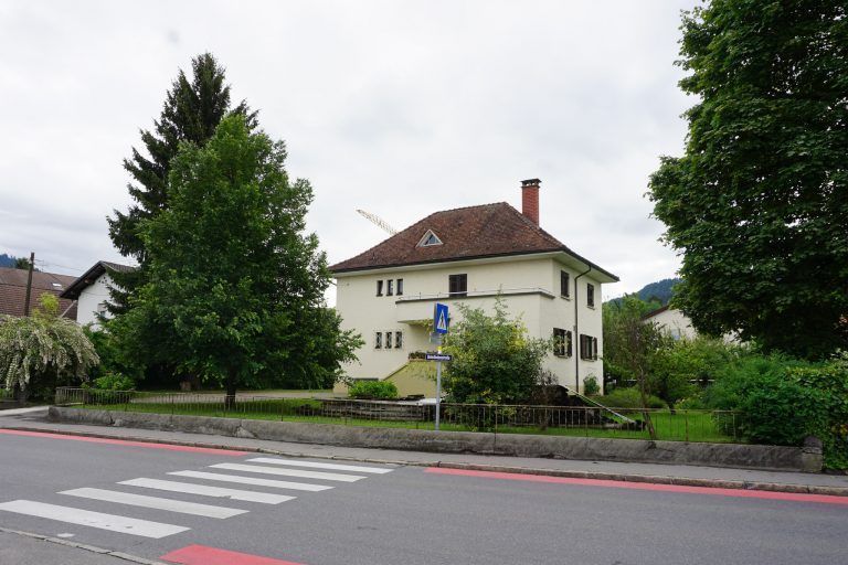 Dieses Grundstück hat sich die Gemeinde bereits für ihr neues Rathaus gesichert.