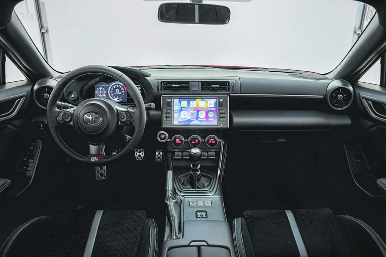 Ablenkungsfreies Cockpit mit tadelloser Ergonomie.