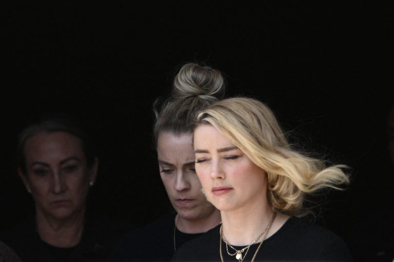 Amber Heard zeigte sich vom Urteil enttäuscht. Ihr fehlten die Worte, erklärte sie nach dem Urteil. AFP/Smialowksi 