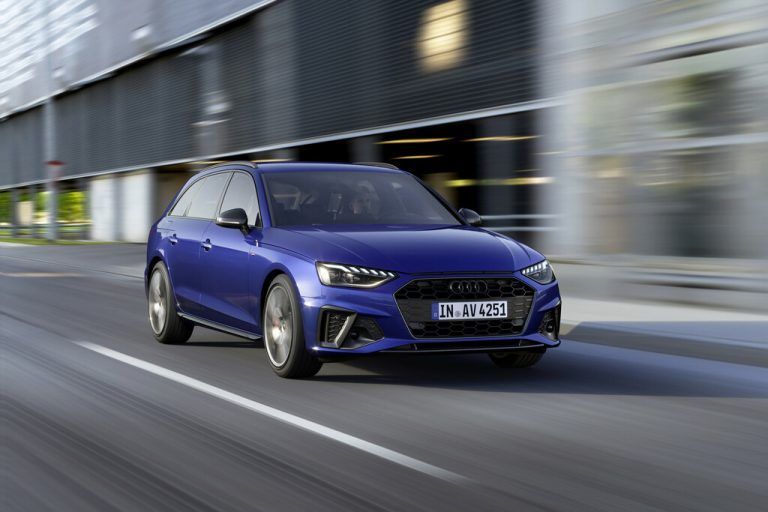 Audi A4: Beiden Karosserie-Varianten haben die Ingolstädter sportliche Optik-Pakete gegönnt. Entweder mattschwarzes Dekor oder Zweifarb-Lackierung.