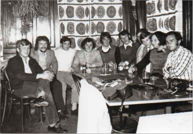 Auf dem Gründungsfoto vom Jahr 1972 ist Werner Maurer zu sehen. Der vierte von links, direkt am Tisch sitzend.
