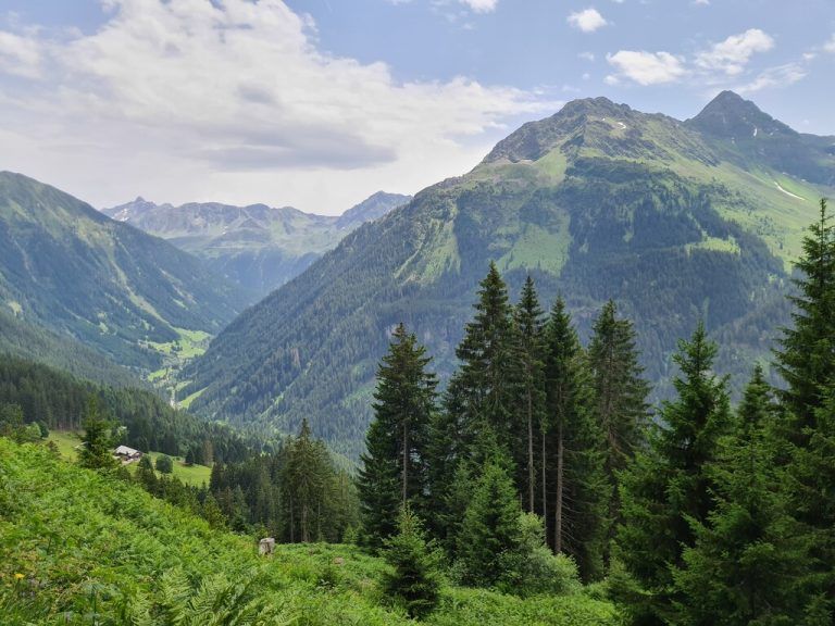 Aussicht auf das Silbertal. Von links unten ging es hoch.