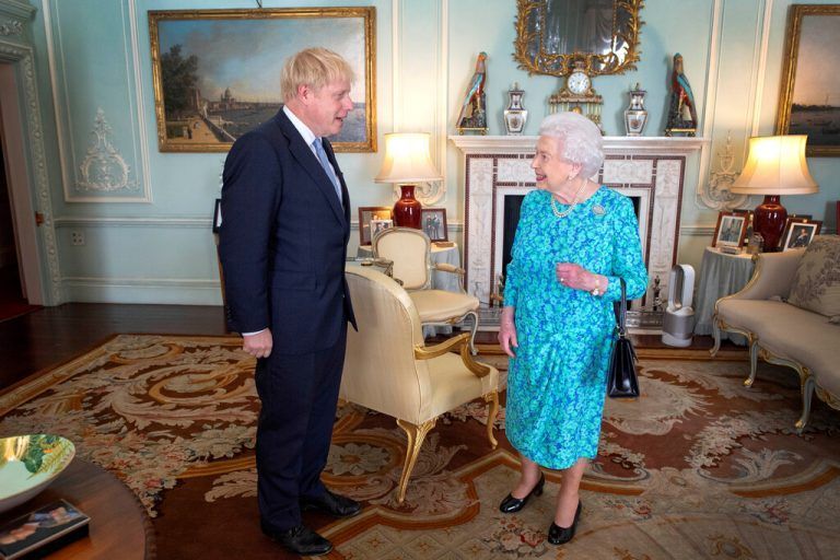 Boris Johnson bei einer Audienz mit der Queen.RTS