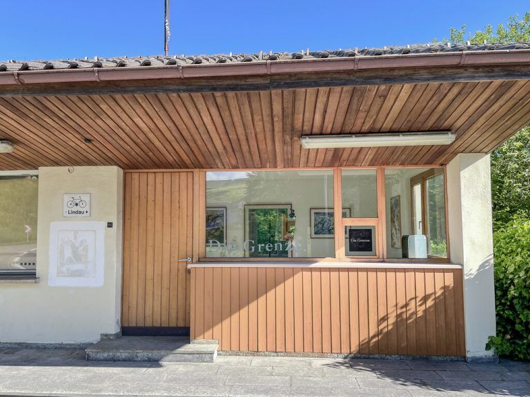 Das alte Zollhaus in Hohenweiler ist seit Monaten eine Galerie.