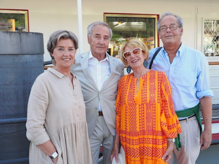 Das KUB Gründungsteam mit Christine Rhomberg, Edelbert Köb, Margit Müller-Schwab und Rudolf Sagmeister vor der MS Oesterreich. SIE