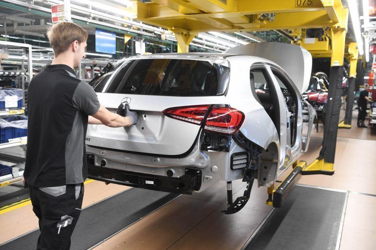 Der Letzte schließt die Heckklappe: Aus für die Mercedes-A-Klasse-Produktion naht. DPA