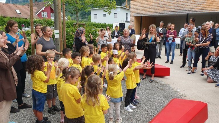 Der neue Kindergarten wurde feierlich eingeweiht.Stadt