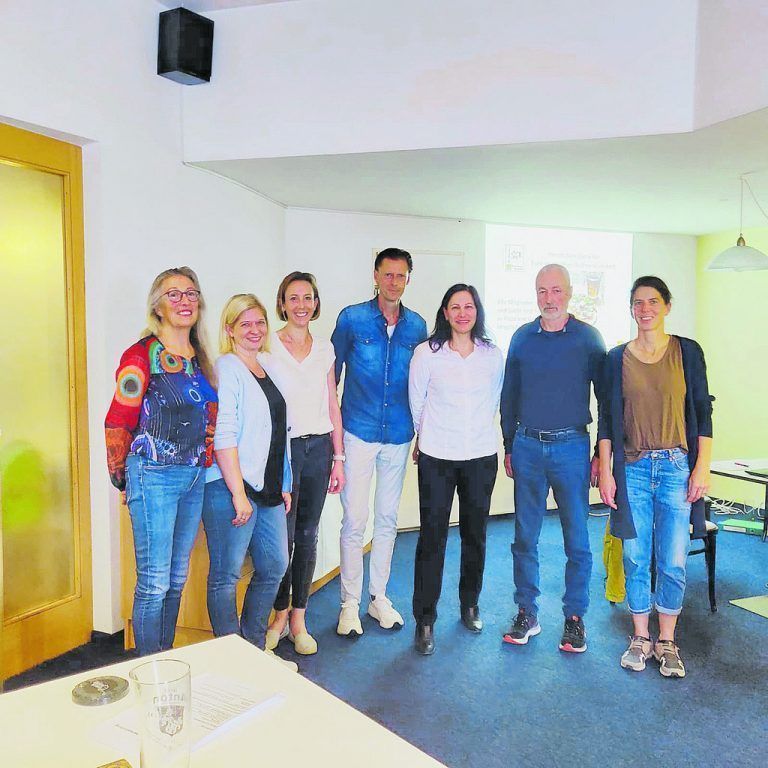 Der neue Vorstand des Karateclub Rankweil mit Kassaprüfern und Helfern. Kleinfercher