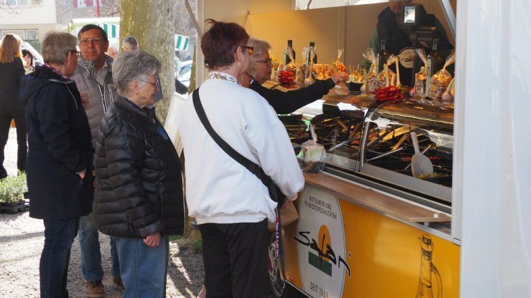 Der Wochenmarkt soll vor allem auch ein Ort sein, an dem Menschen zusammenkommen und ein Gemeinschaftsgefühl erleben.