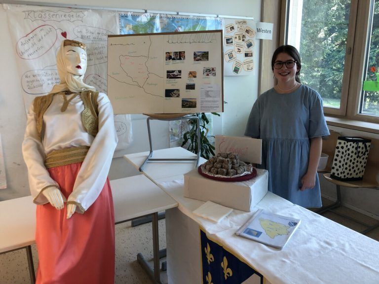 Die Schülerinnen und Schüler der 3abcd präsentierten im BG Gallusstraße ihre erarbeiteten Themen.yas