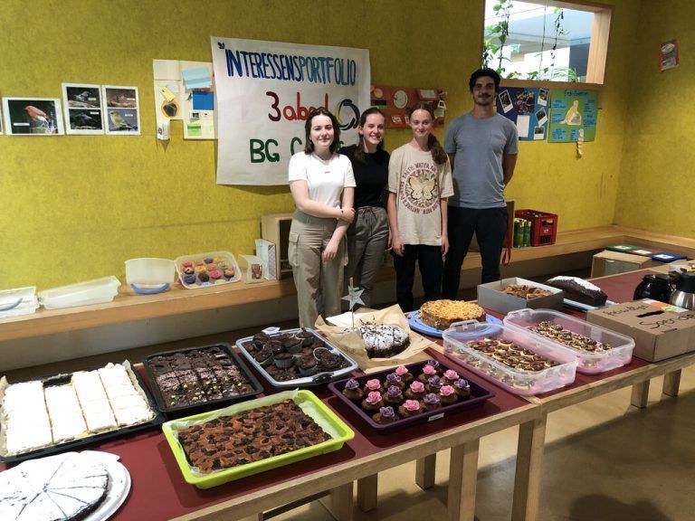Die Schülerinnen und Schüler der 3abcd präsentierten im BG Gallusstraße ihre erarbeiteten Themen.yas