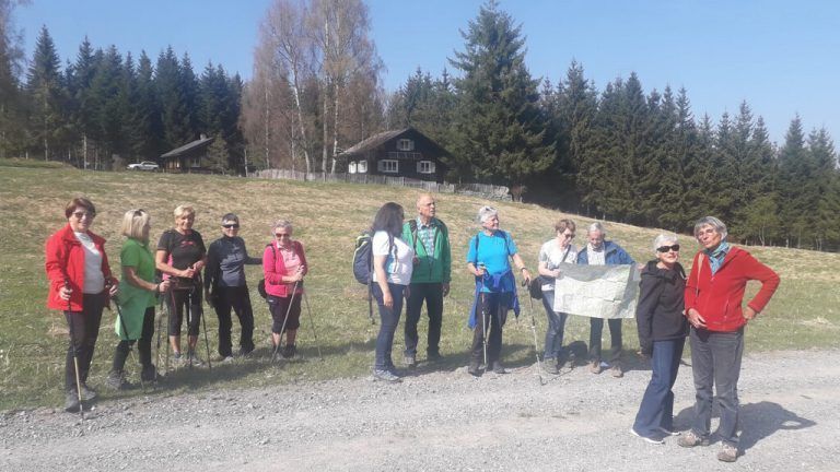 Die Schwarzacher Senioren unternahmen eine kleine Nachmittagswanderung.sb Schwarzach