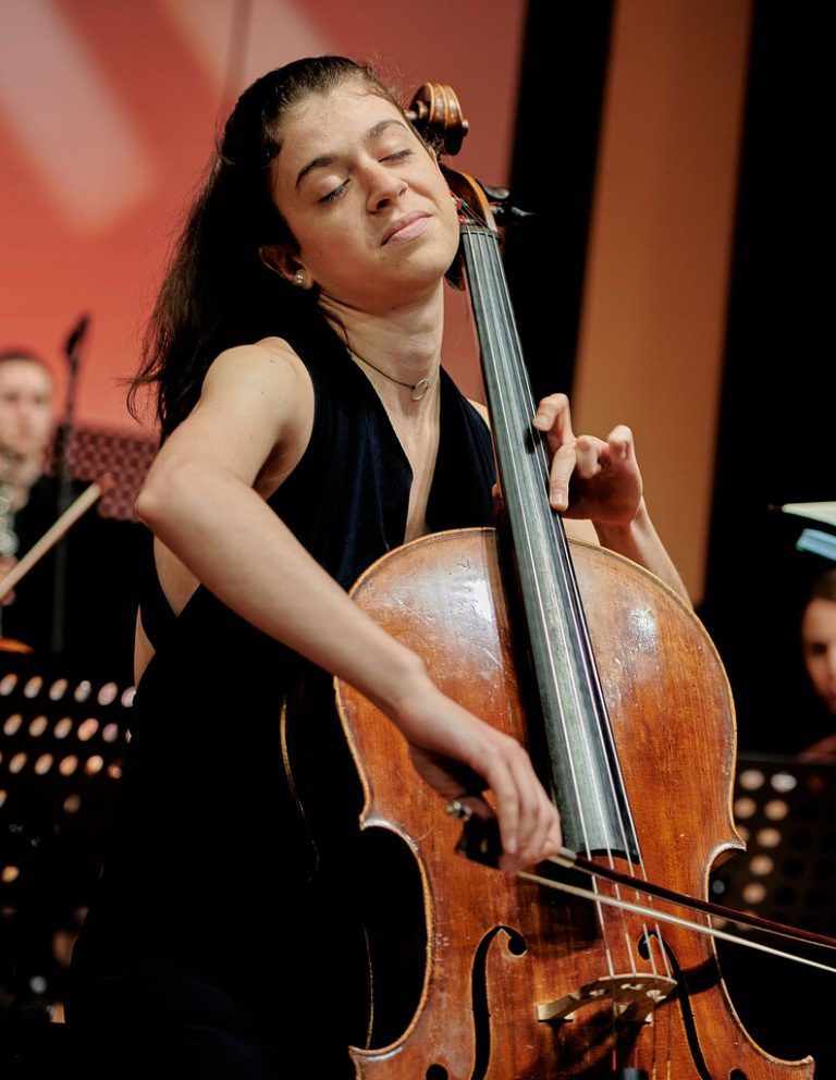 Die Solistin Mar Gimferrer begeisterte am Cello.