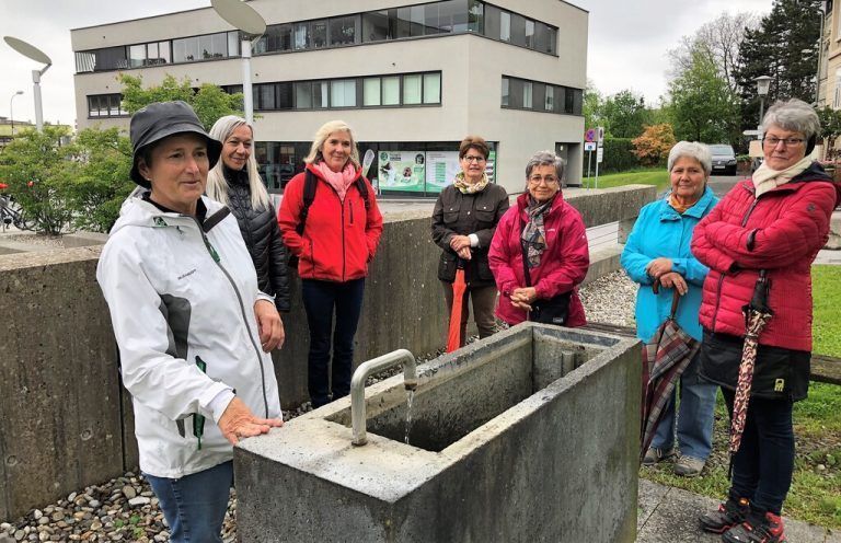 Die Teilnehmerinnen der Kräuterwanderung mit Andrea. KAC Schwarzach
