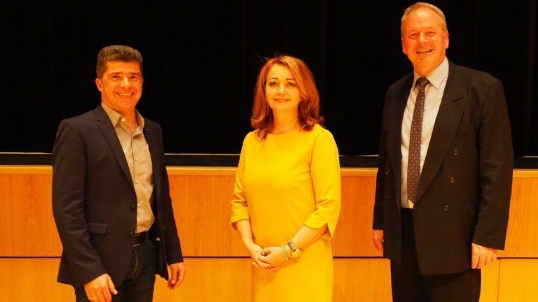 Die Vizebürgermeisterin mit Bgm. Loacker.