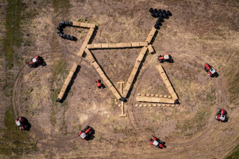 Diese kunstvoll gestaltete Landschaft begleitet die Fahrer auf der dritten Etappe der Tour de France auf der dänischen Insel Jutland. Reuters