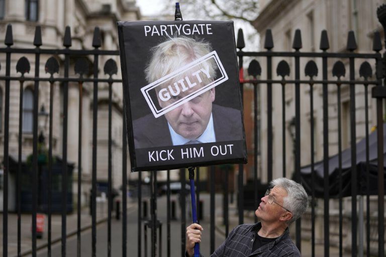 Ein Skandal um Partys in Regierungsgebäuden sorgt seit Monaten für Kritik. Johnson geriet zunehmend in Bedrängnis.AP