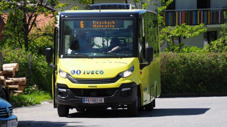 Eine Anreise mit dem Bus wird gewünscht.