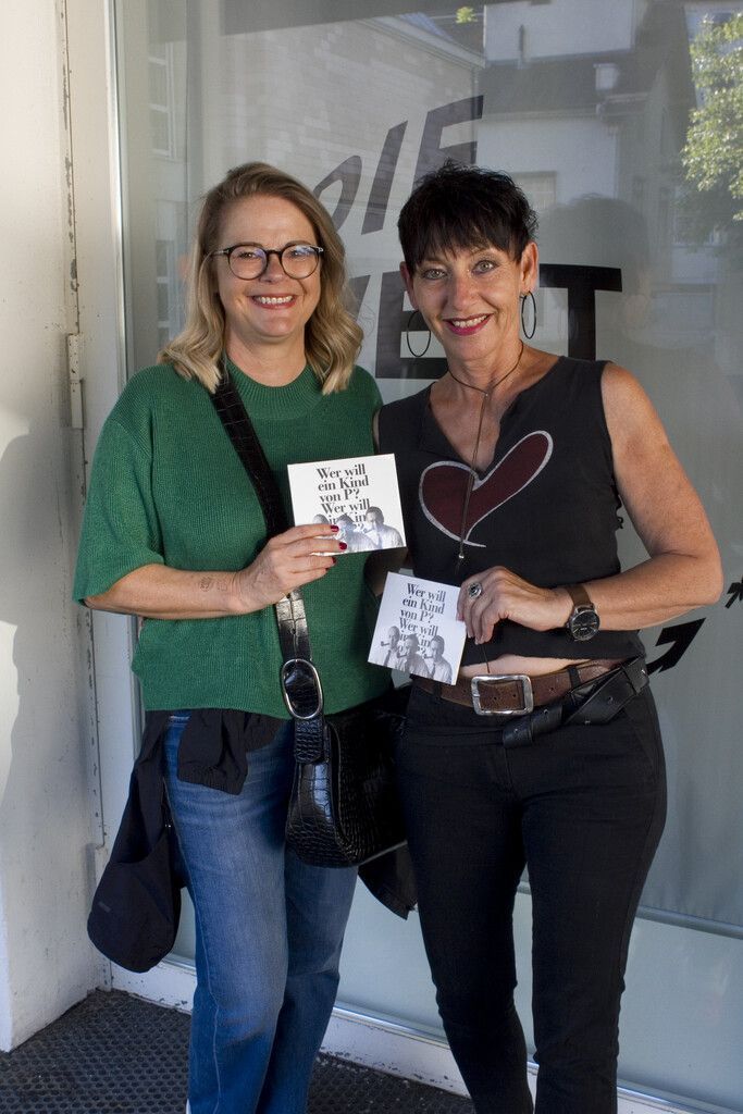 Evi Gmeiner und Uschi Kloser mit der neuen CD.
