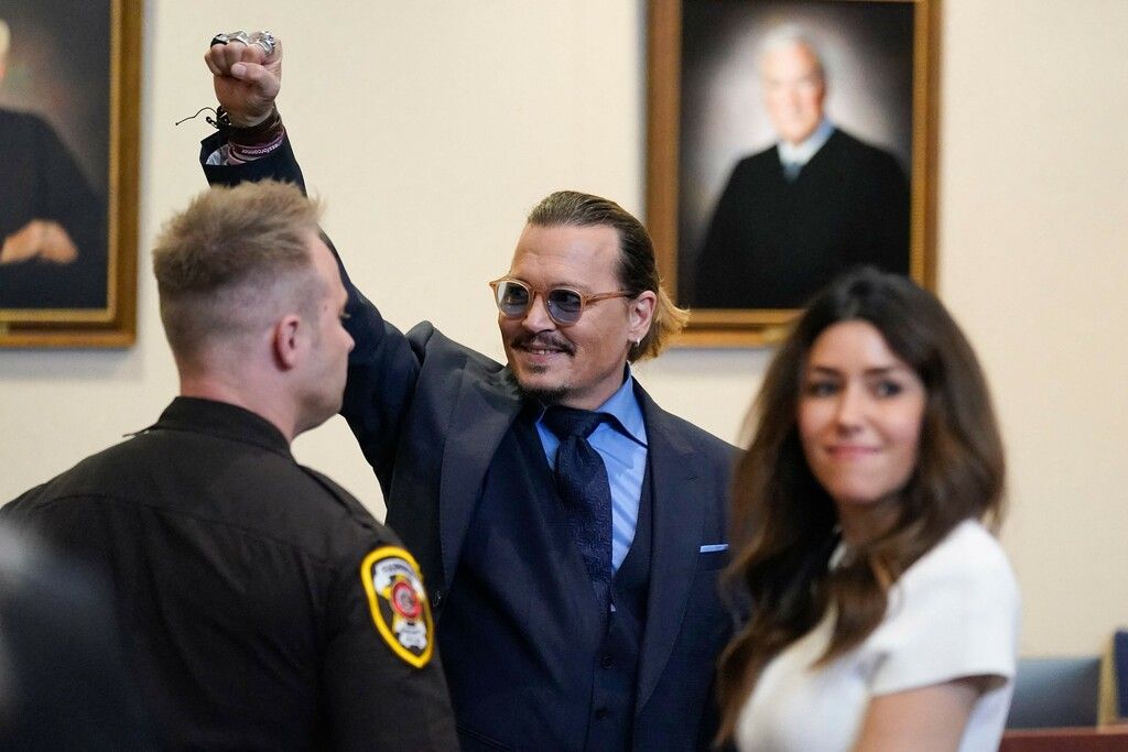 Johnny Depp gewinnt Prozess gegen Ex-Frau Amber Heard. »D8
