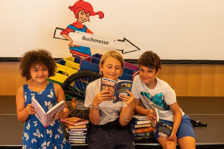 Malea, Nicklas und Marlon werden ab heute die Buch am Bach besuchen. »a5, Extra