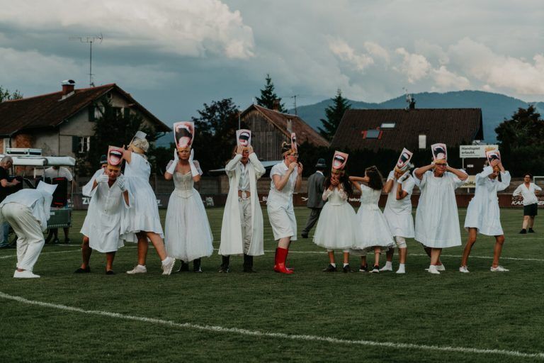 Das Walktanztheater bietet in Lustenau Anregendes mit vielen Beteiligten. »D5