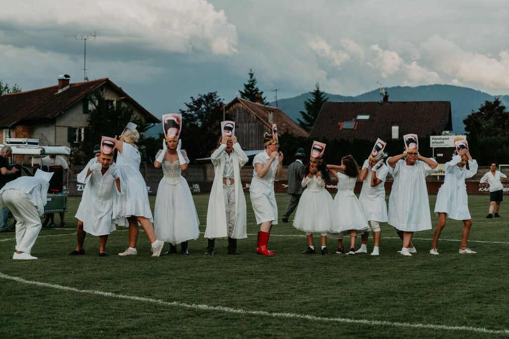 Das Walktanztheater bietet in Lustenau Anregendes mit vielen Beteiligten. »D5