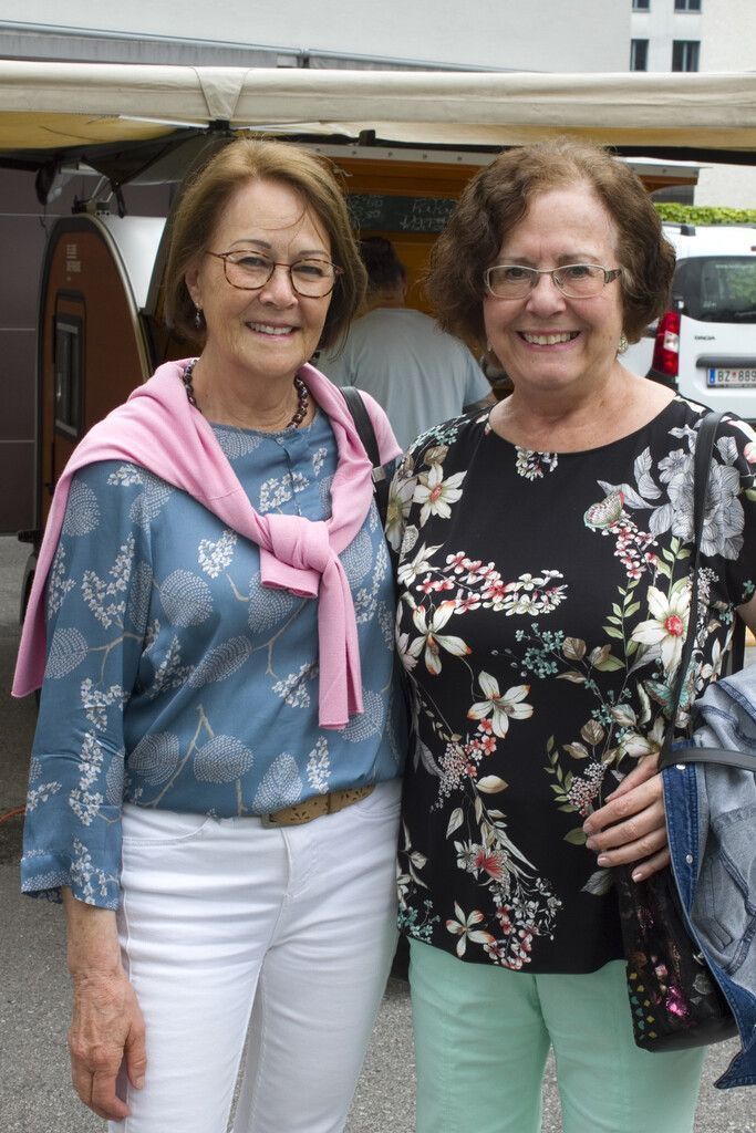 Gerda Taudes (l.) und Herlinde Hummer unterstützten tatkräftig.