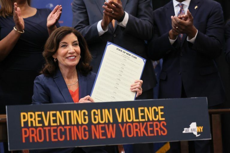Gouverneurin Kathy Hochul reagierte auf die jüngsten Schussattentate. getty